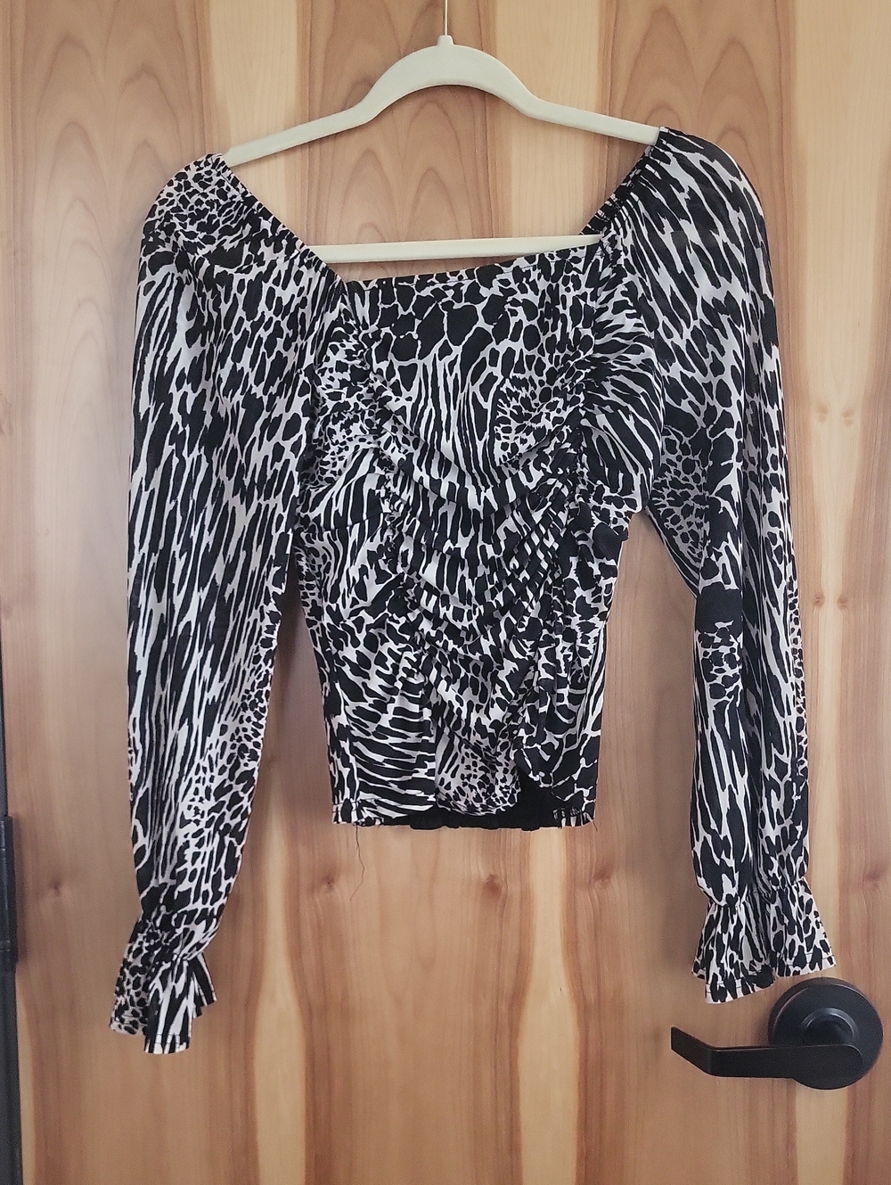 Black & White Animal Print Puff Sleeve Blouse